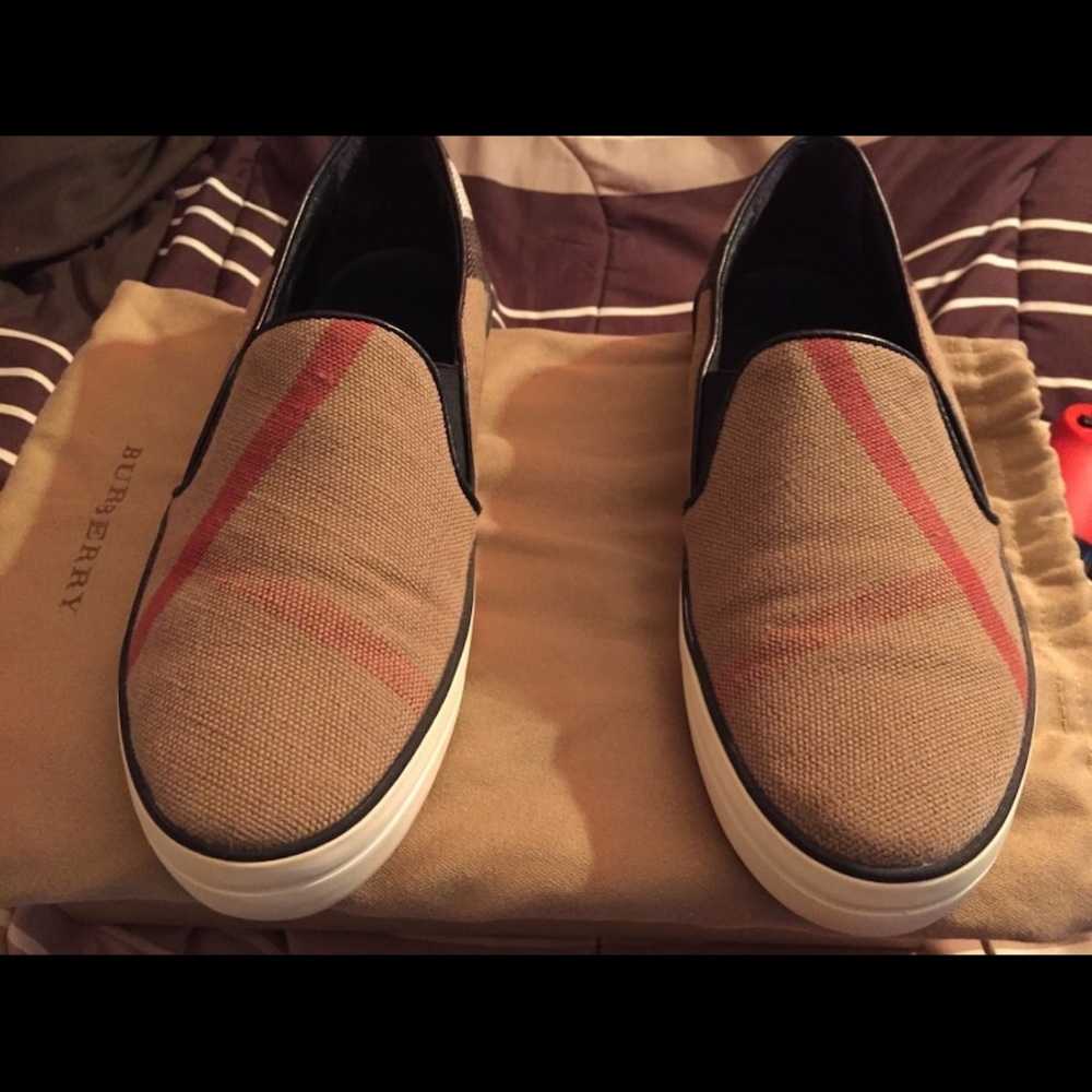Burberry slip on shoes - Picture 2 of 8